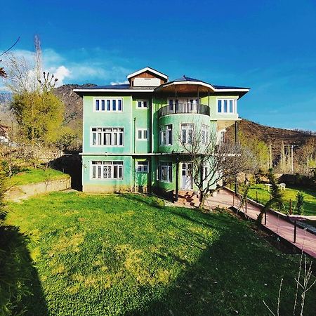 Calm Holiday Inn Srinagar  Bagian luar foto