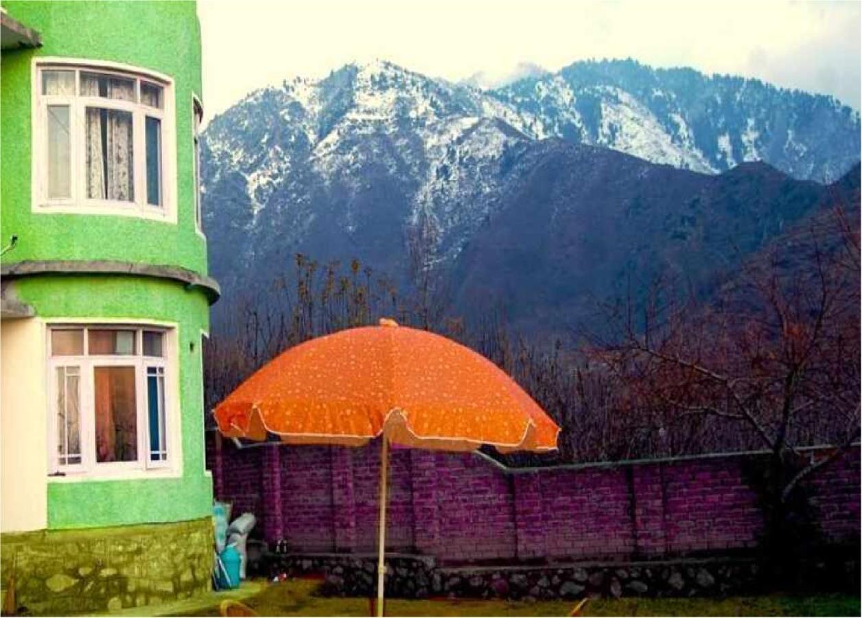 Calm Holiday Inn Srinagar  Bagian luar foto