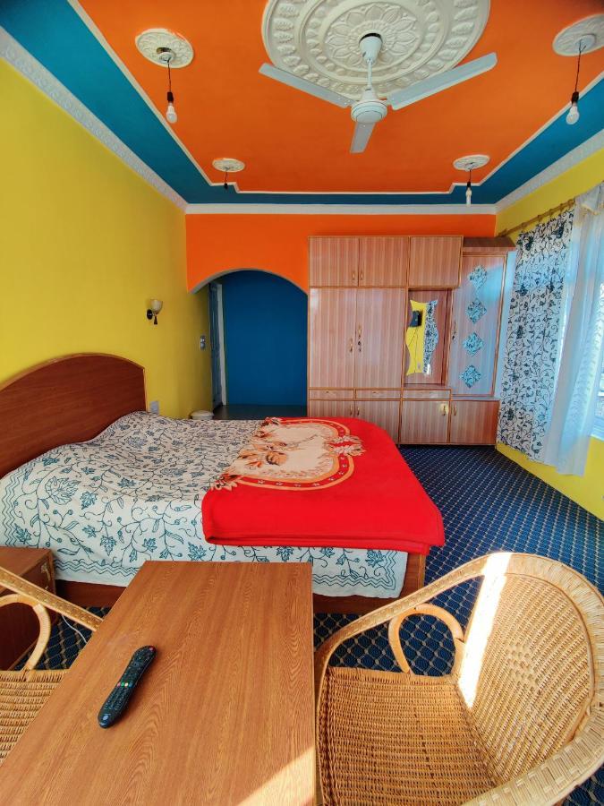 Calm Holiday Inn Srinagar  Bagian luar foto