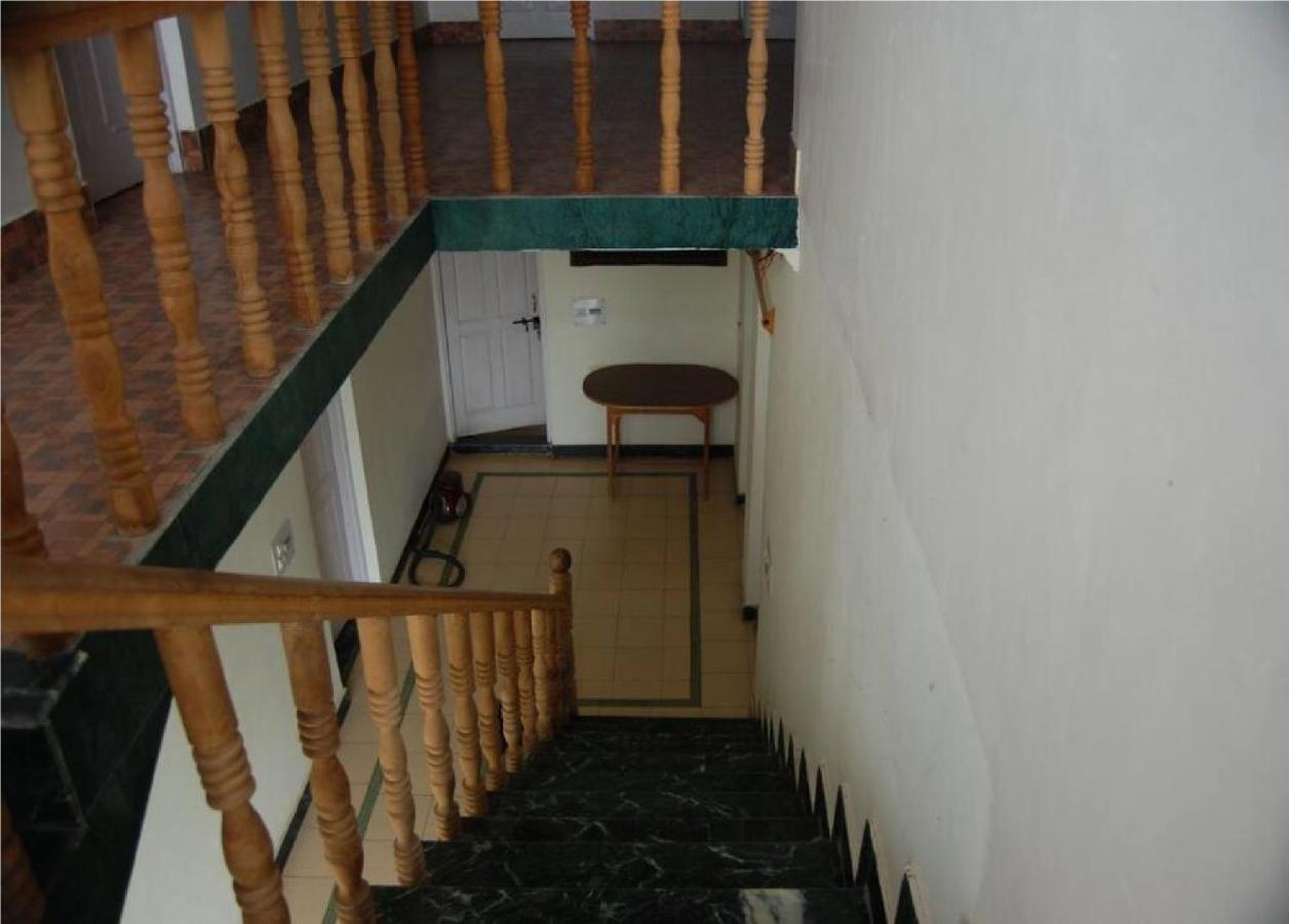 Calm Holiday Inn Srinagar  Bagian luar foto