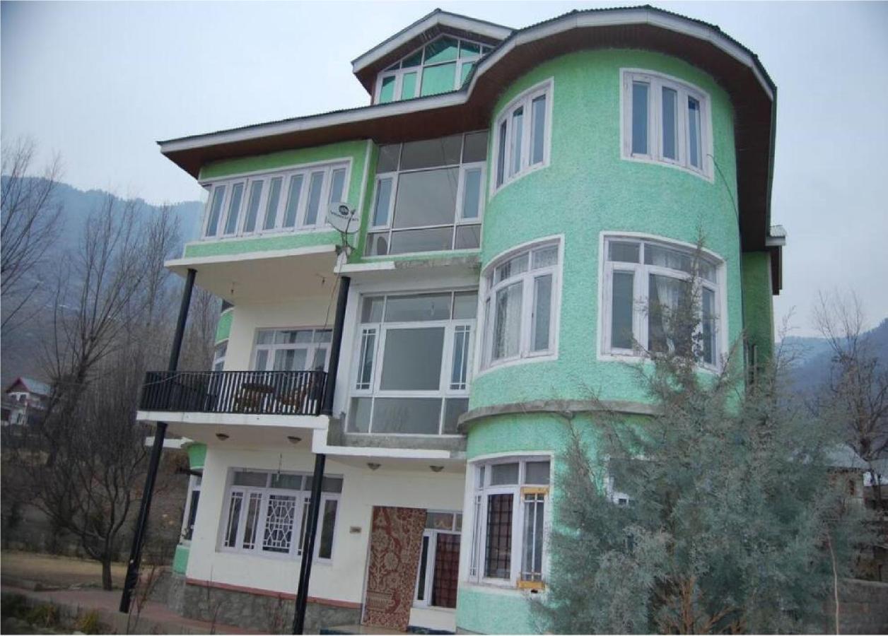 Calm Holiday Inn Srinagar  Bagian luar foto
