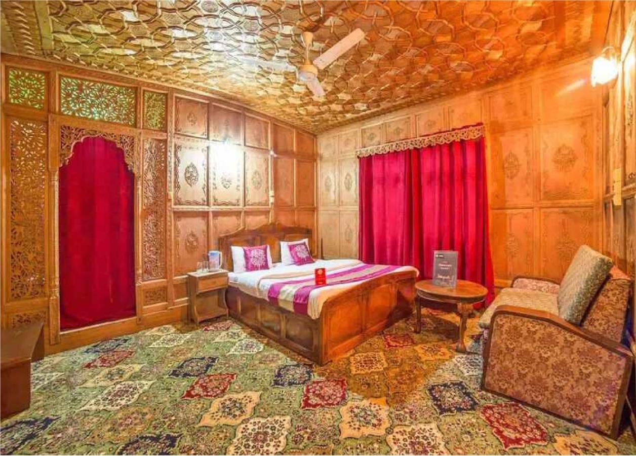 Calm Holiday Inn Srinagar  Bagian luar foto